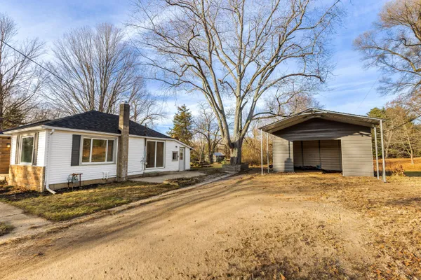 $160,000 | 3960 West Hallett Road, Hillsdale, MI 49242