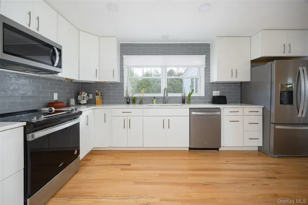 $555,000 | 137 Simone Drive, Poughkeepsie, NY 12603