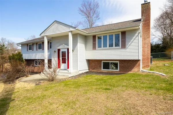 $555,000 | 137 Simone Drive, Poughkeepsie, NY 12603