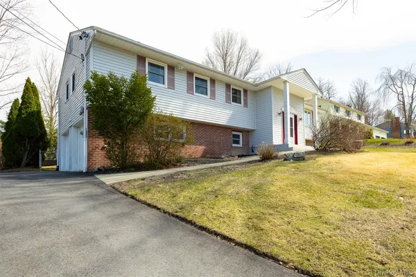 $555,000 | 137 Simone Drive, Poughkeepsie, NY 12603