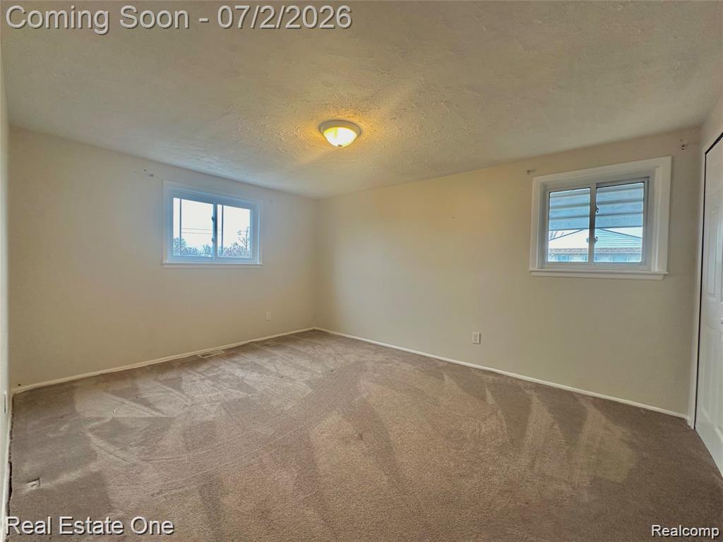 26950 Rochelle Street Dearborn Heights, MI 48127 - Photo 13 of 17