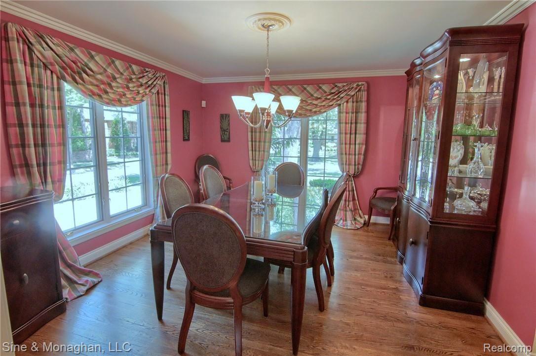 245 Vendome Road Grosse Pointe, MI 48236 - Photo 14 of 42 8-Dining Room.jpg