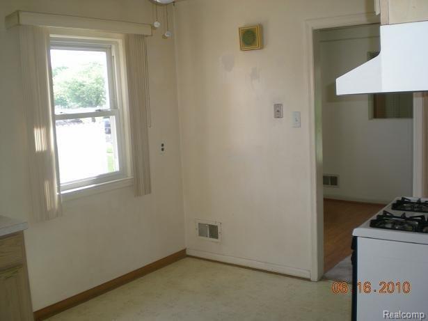 29070 Beechnut Street Inkster, MI 48141 - Photo 5 of 15 Kitchen 2