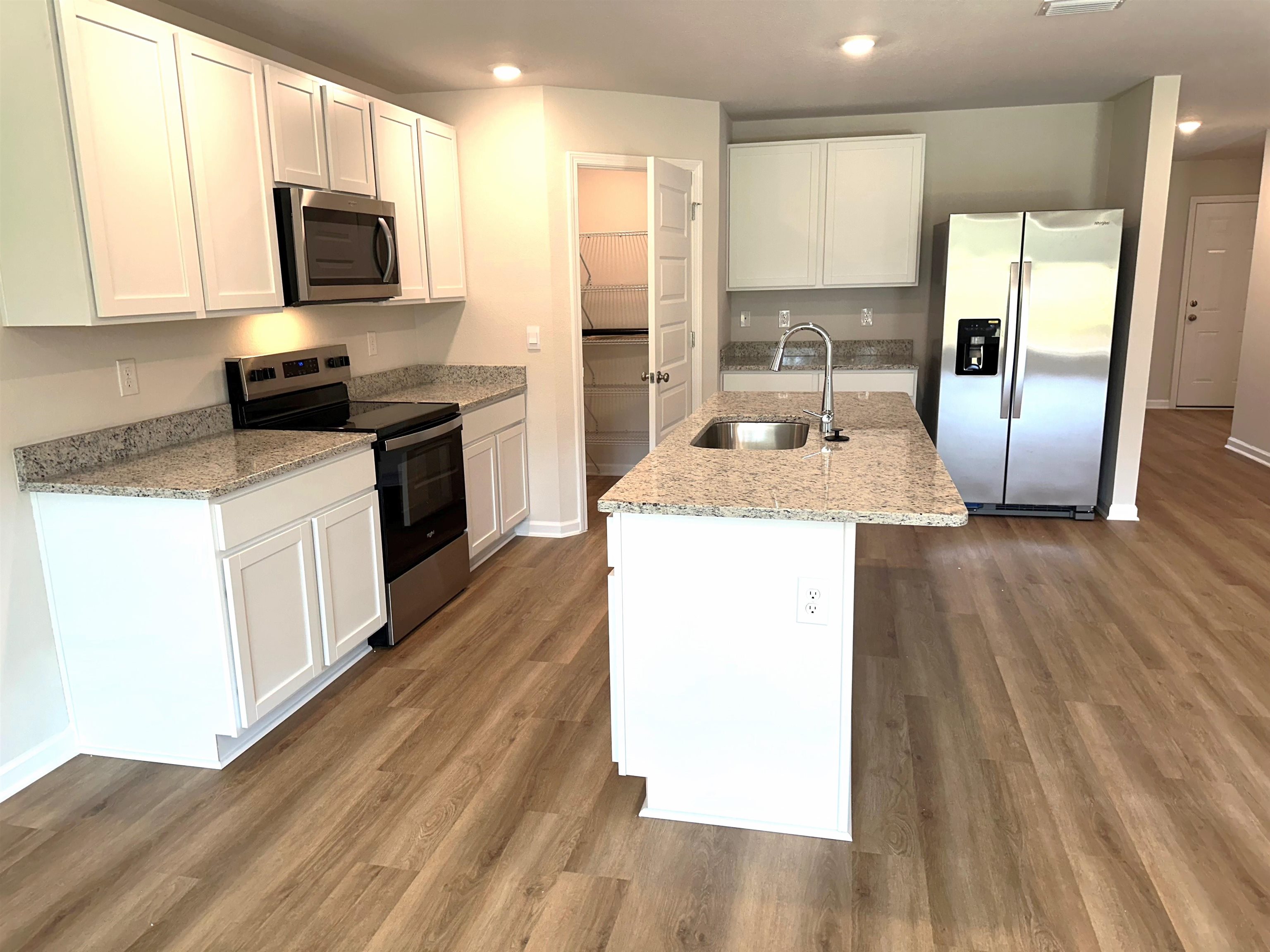 1227 Hayward Loop Foley, AL 36535 - Photo 10 of 29 Kitchen