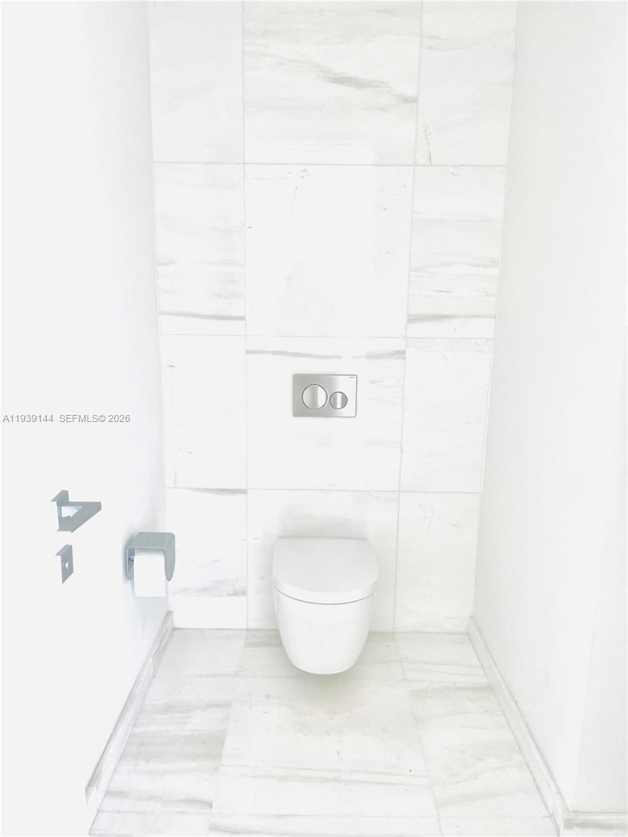 300 Biscayne Blvd Way, Unit 2807 Miami, FL 33131 - Photo 30 of 59 a bathroom with a toilet and a shower