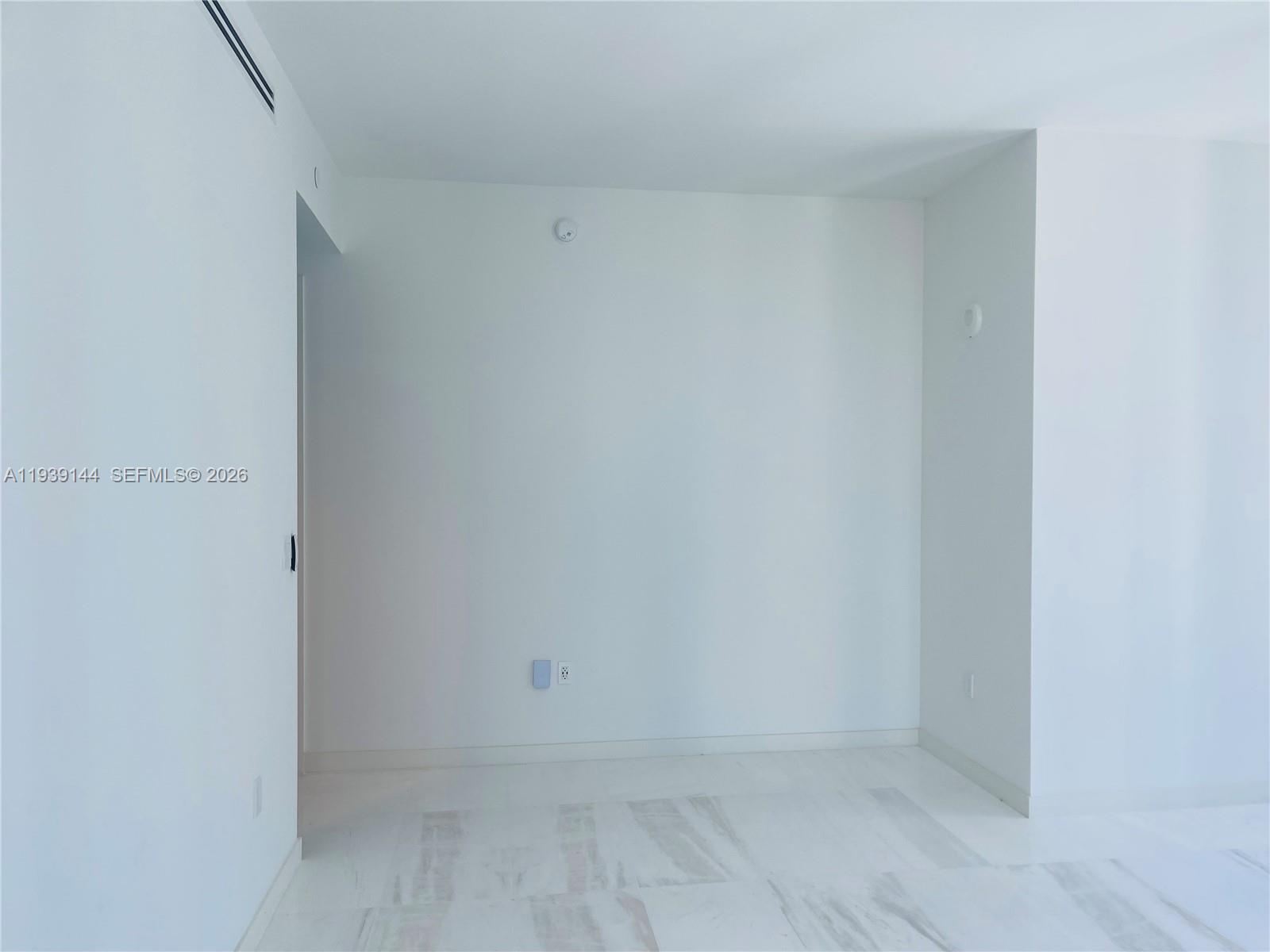 300 Biscayne Blvd Way, Unit 2807 Miami, FL 33131 - Photo 53 of 59 a view of room