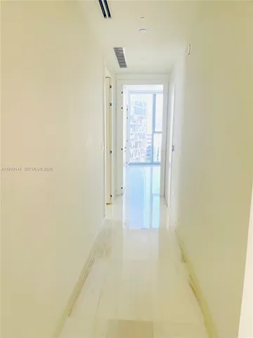 $17,000 | 300 Biscayne Blvd Way, Unit 2807, Miami, FL 33131