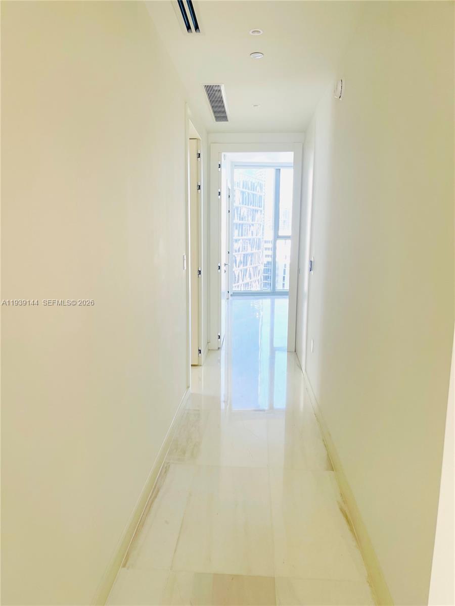 300 Biscayne Blvd Way, Unit 2807 Miami, FL 33131 - Photo 56 of 59 a bathroom with a bathtub