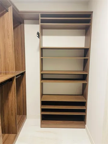 $17,000 | 300 Biscayne Blvd Way, Unit 2807, Miami, FL 33131