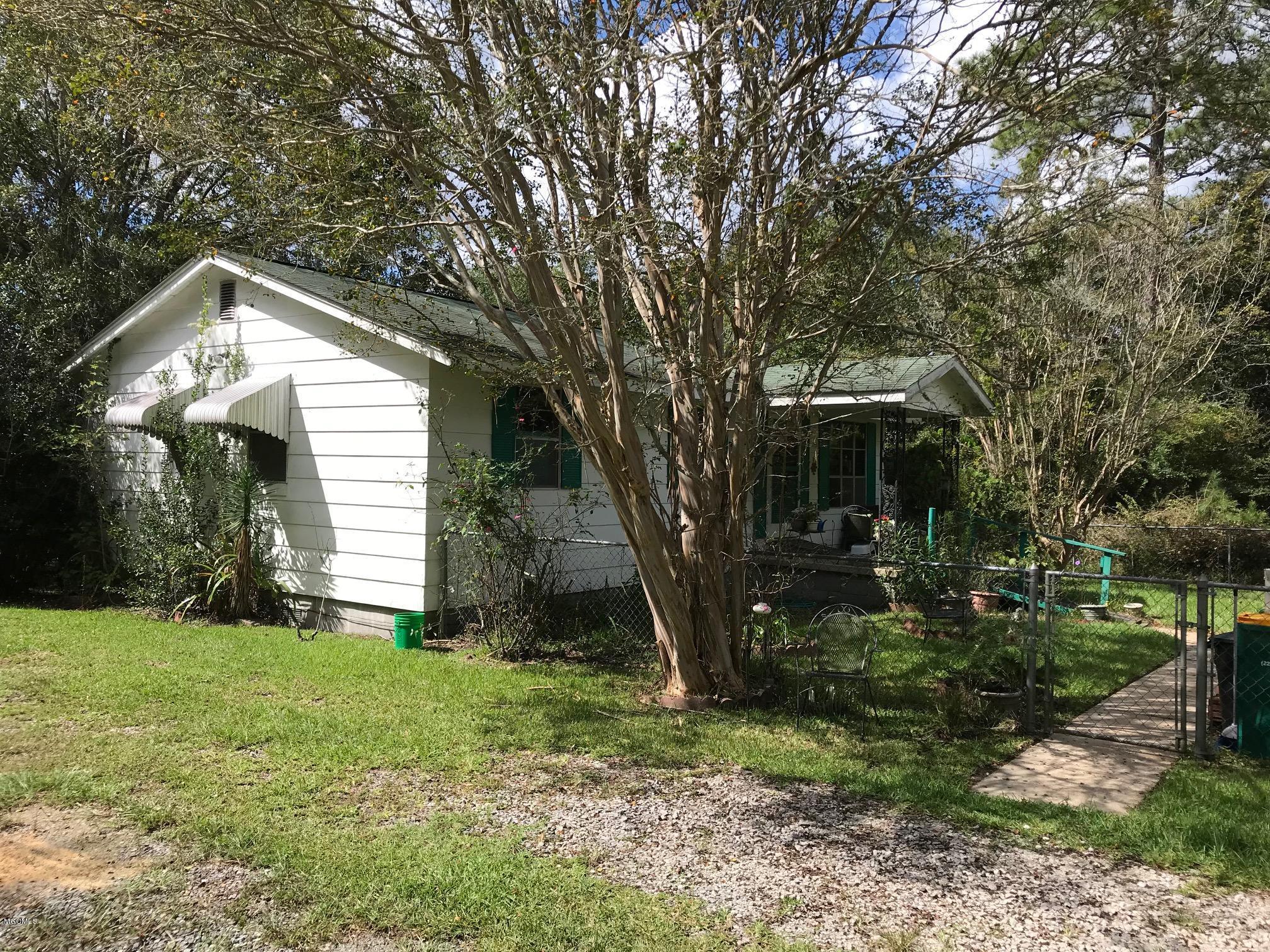 19141 Landon Road Gulfport, MS 39503 - Photo 2 of 15 IMG_7897