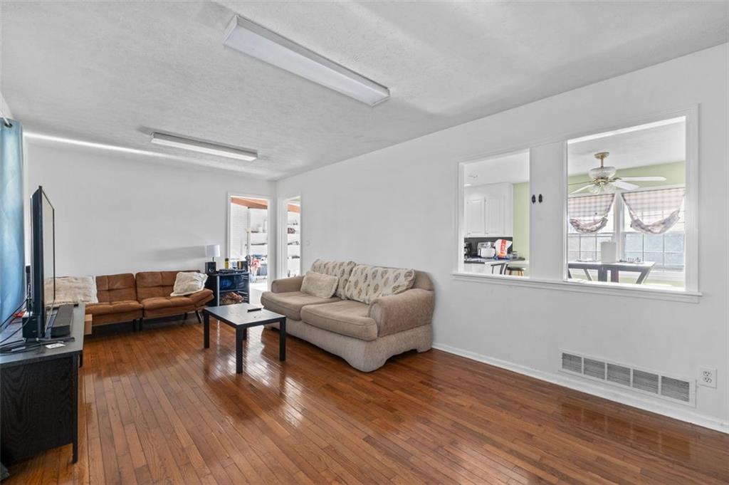 1192 Pathfinder Road Marietta, GA 30066 - Photo 6 of 33