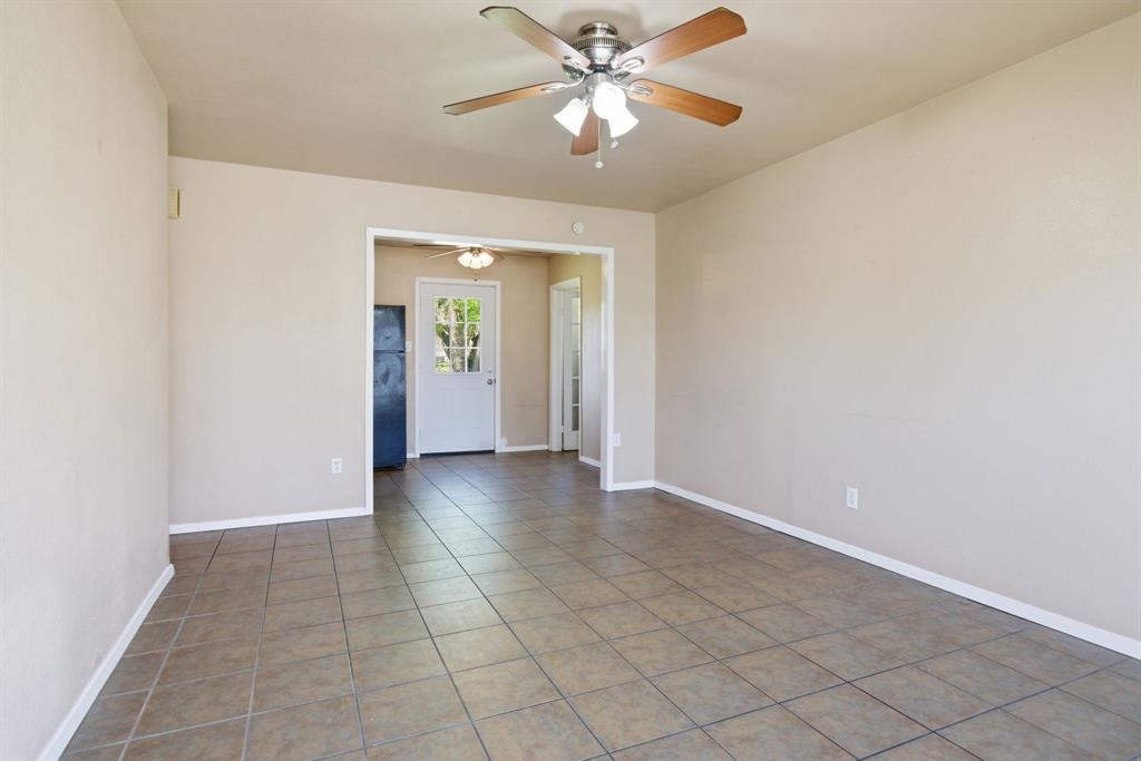 809 Milam Drive Euless, TX 76039 - Photo 3 of 25