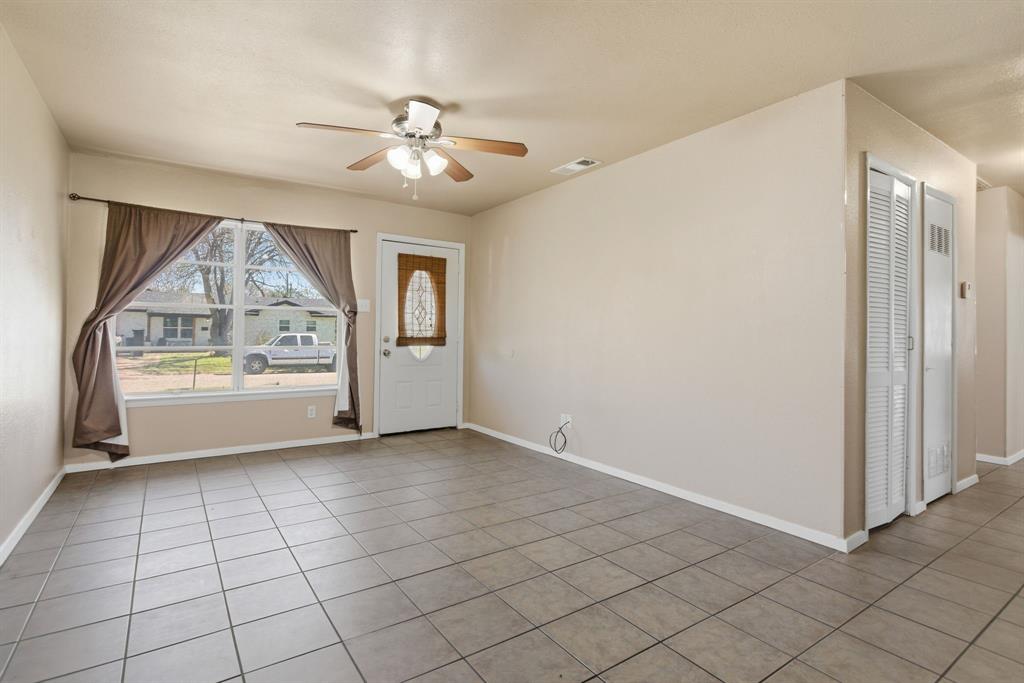 809 Milam Drive Euless, TX 76039 - Photo 5 of 25