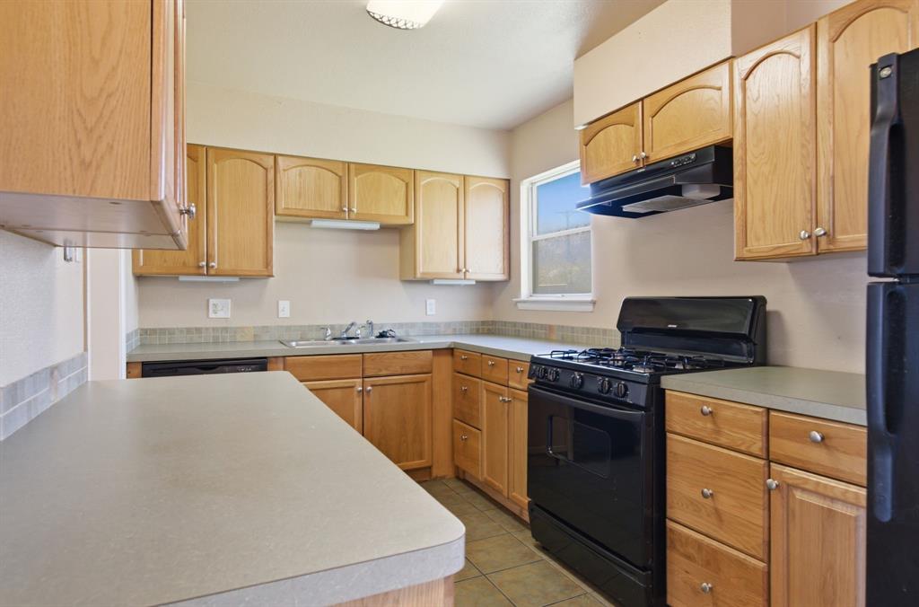 809 Milam Drive Euless, TX 76039 - Photo 7 of 25