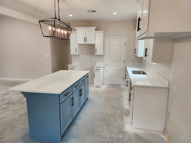 $189,000 | 609 Lewis Street, Sulphur, LA 70663