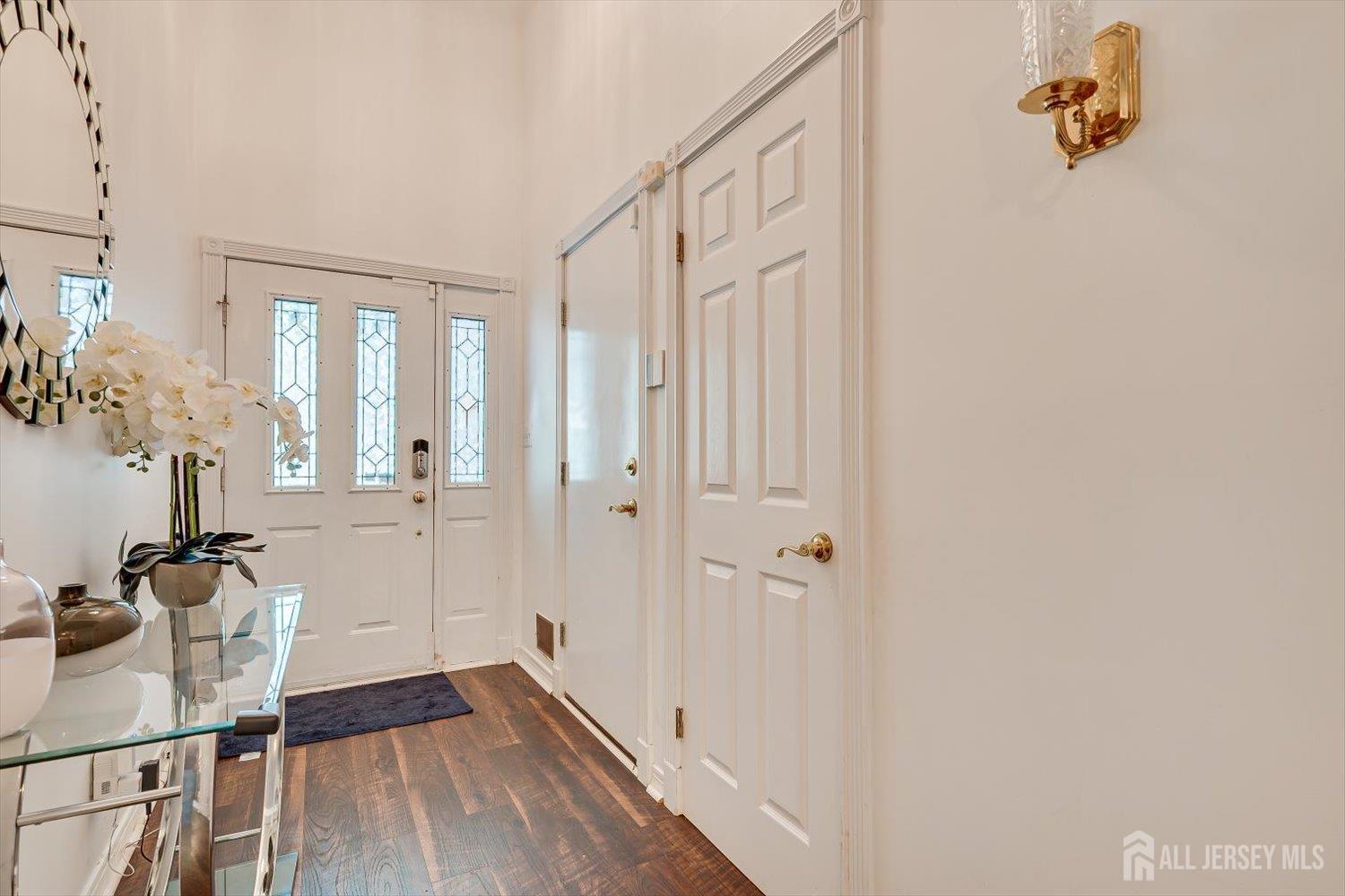 162 Coppertree Court Edison, NJ 08820 - Photo 2 of 35