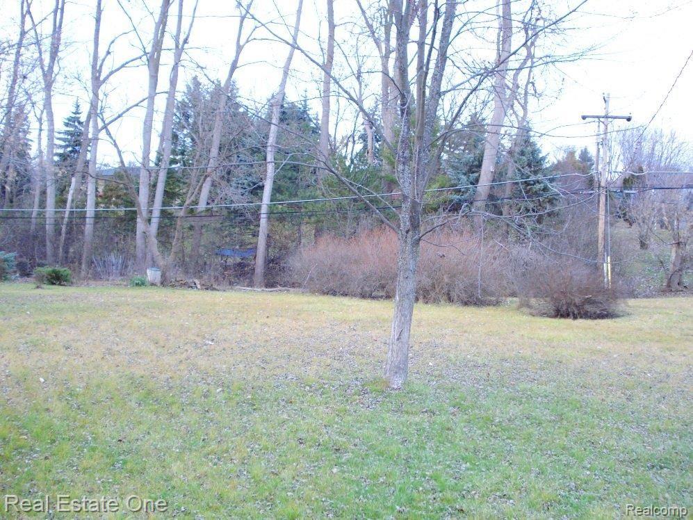 37440 Eight Mile Road Northville, MI 48167 - Photo 16 of 16 DSC01317.JPG
