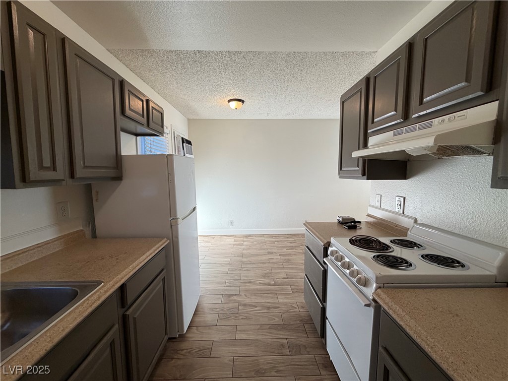 5806 Dodd Street, Unit B Las Vegas, NV 89122 - Photo 7 of 15