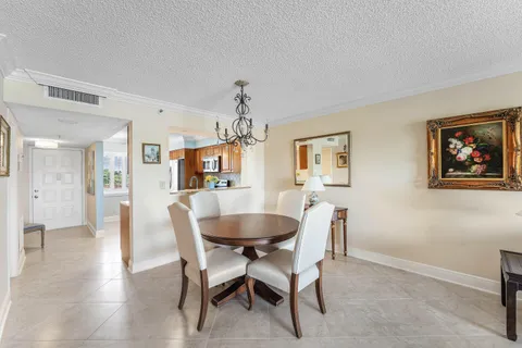 $215,000 | 7076 Huntington Lane, Unit 502, Delray Beach, FL 33446