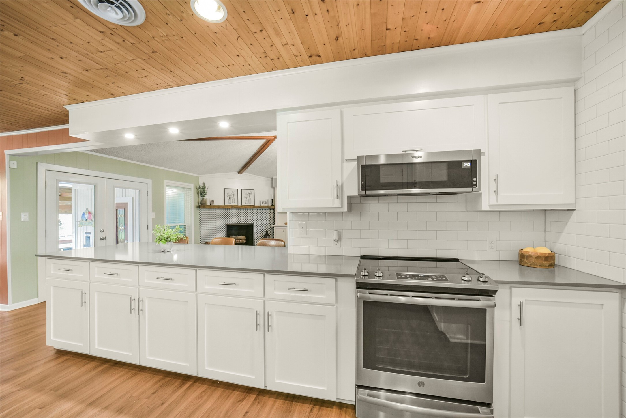 10313 South Williams Road Conroe, TX 77303 - Photo 16 of 48 Stainless appliances and tiled backsplash