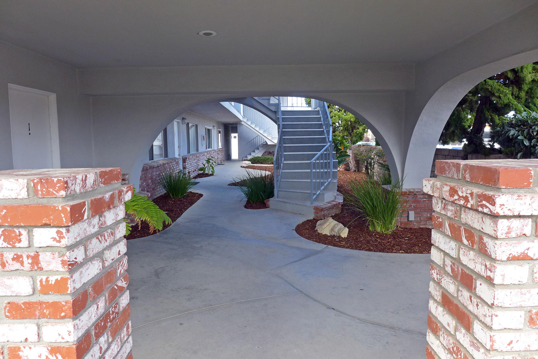 4903 Nautilus Street Oxnard, CA 93035 - Photo 3 of 10 a view of entryway with workspace