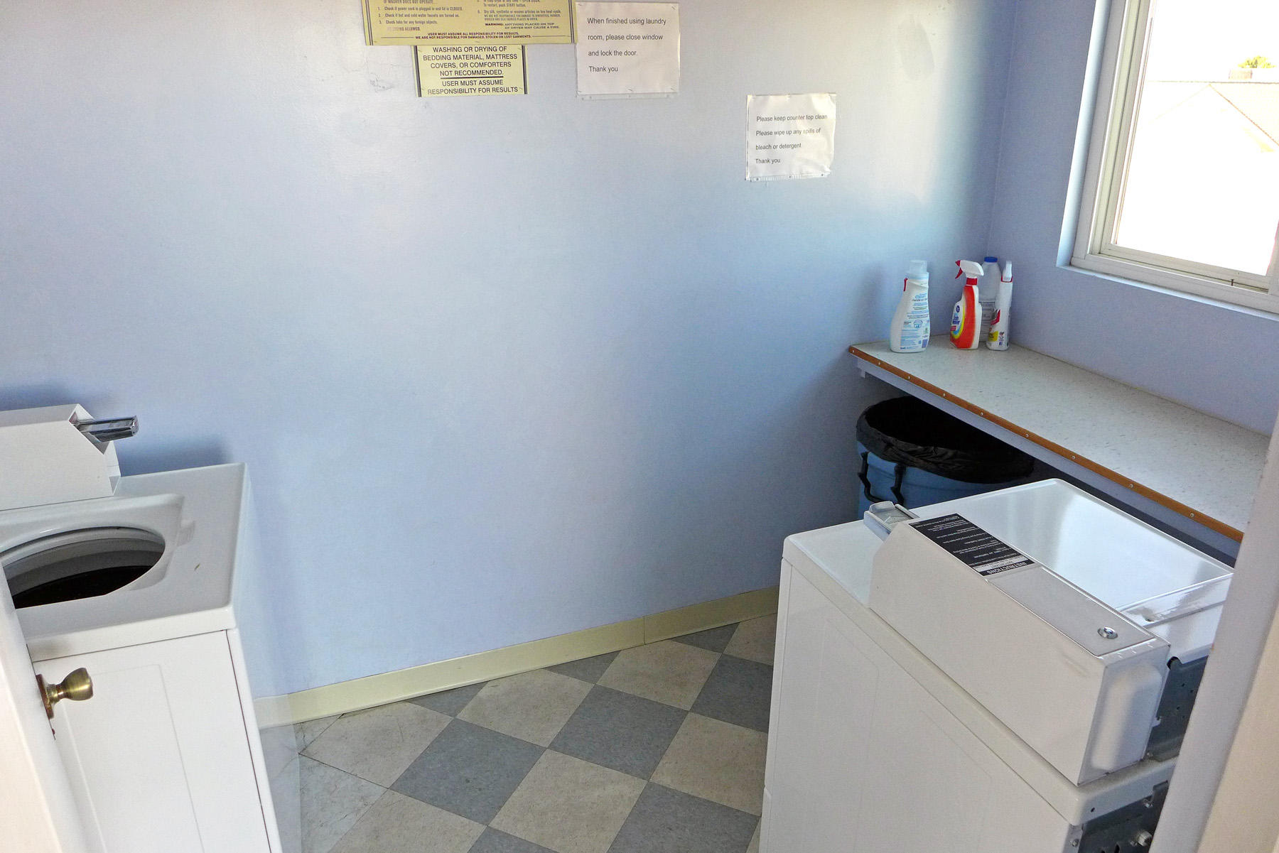 4903 Nautilus Street Oxnard, CA 93035 - Photo 9 of 10 a utility room with dryer and washer