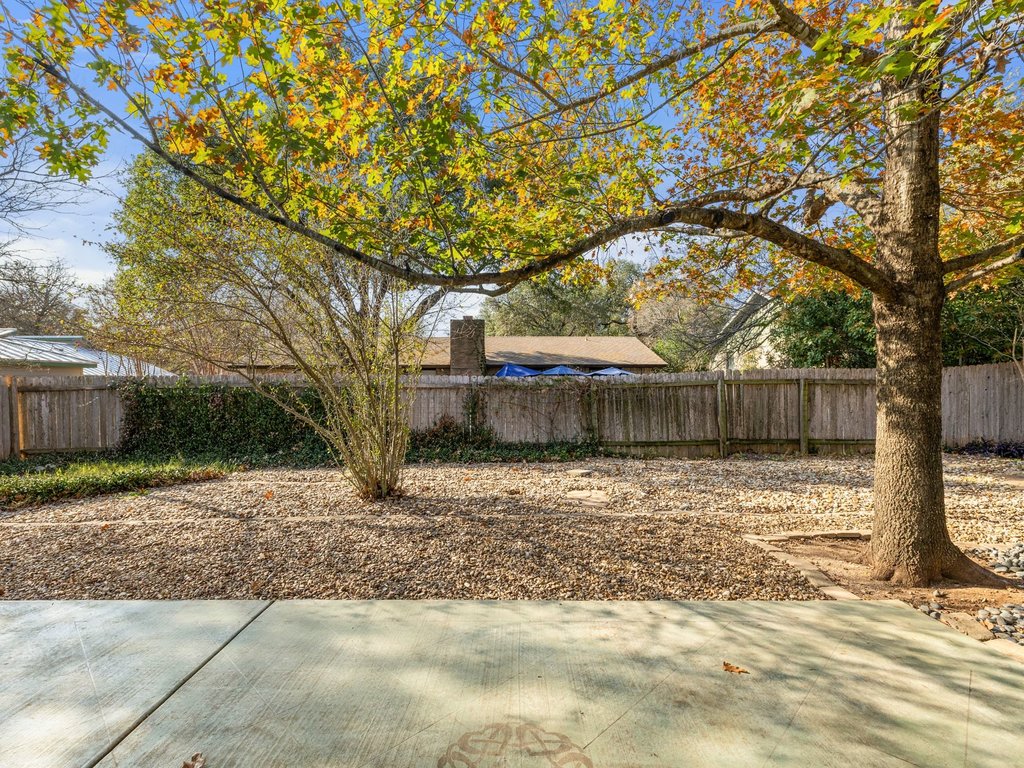 4711 Fieldstone Drive Austin, TX 78735 - Photo 27 of 40 View of fenced backyard