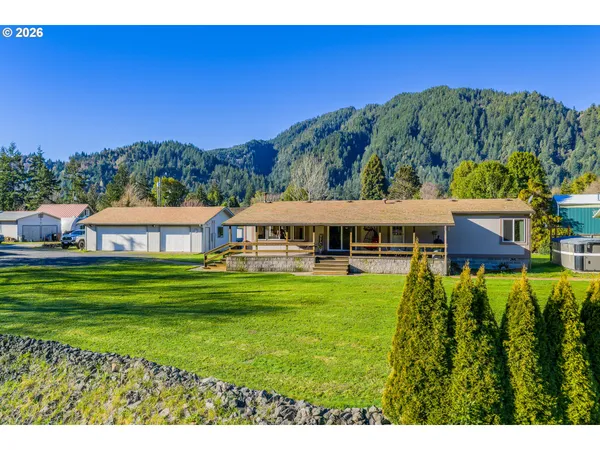 a view of a house with a big yard