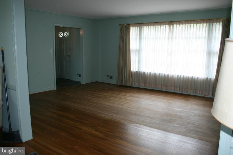274 Providence Road Annapolis, MD 21409 - Photo 20 of 30 Living Room