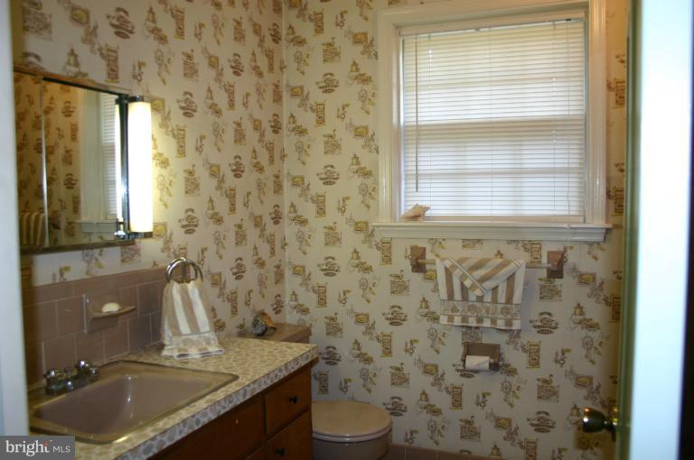 274 Providence Road Annapolis, MD 21409 - Photo 3 of 30 Bath