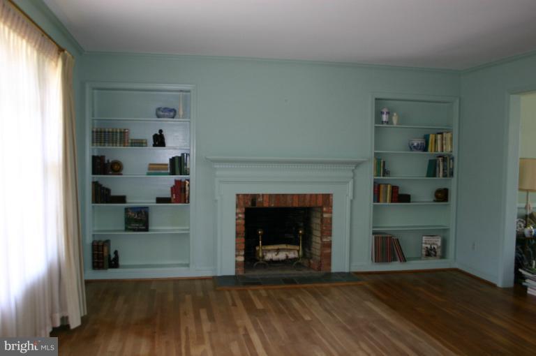 274 Providence Road Annapolis, MD 21409 - Photo 6 of 30 Living Room