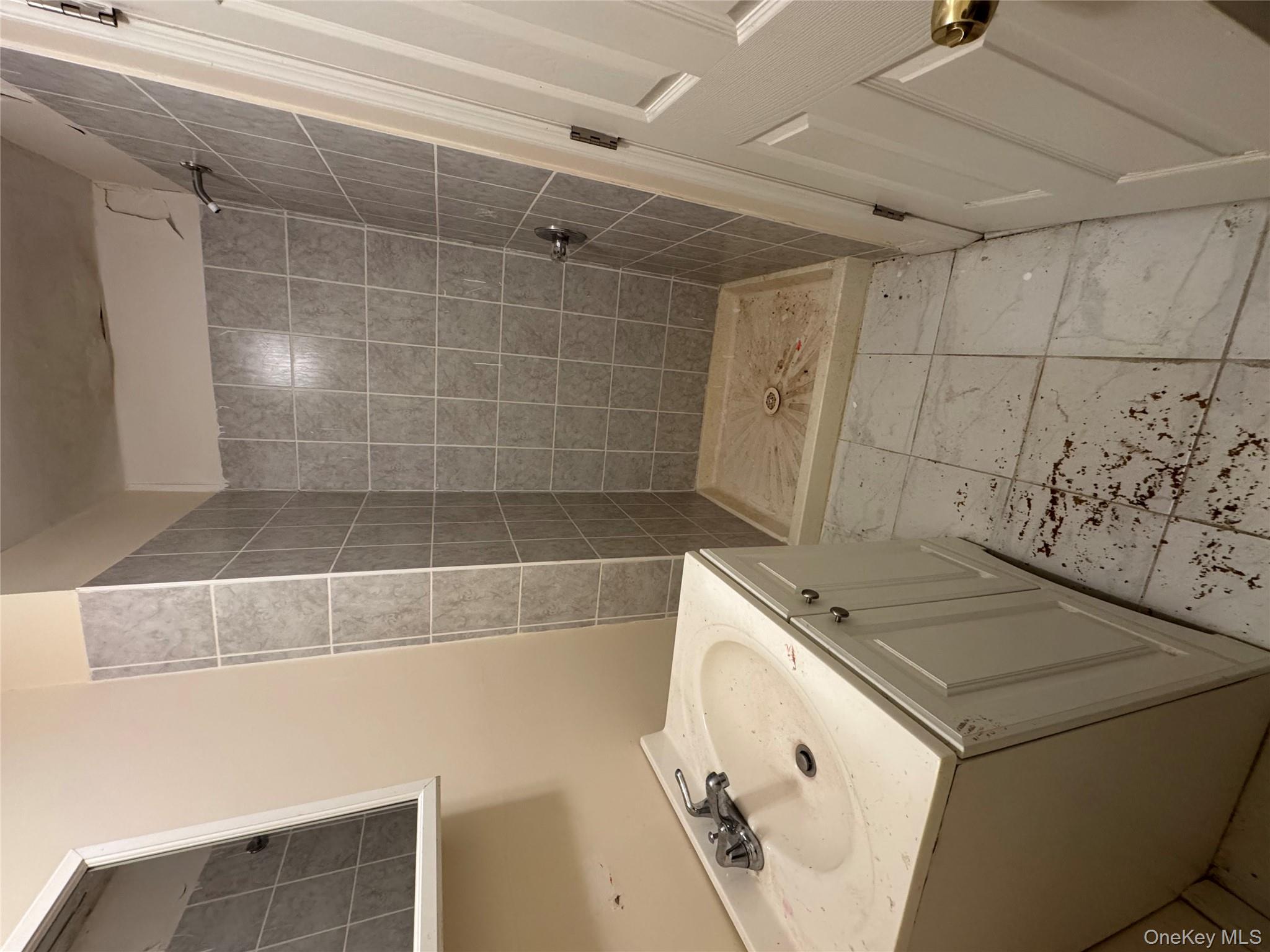 99-77 163rd Road Queens, NY 11414 - Photo 7 of 9