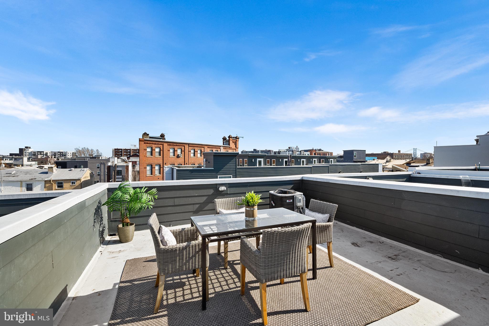 1229 North 5th Street, Unit 2 Philadelphia, PA 19122 - Photo 20 of 23 Dine al fresco