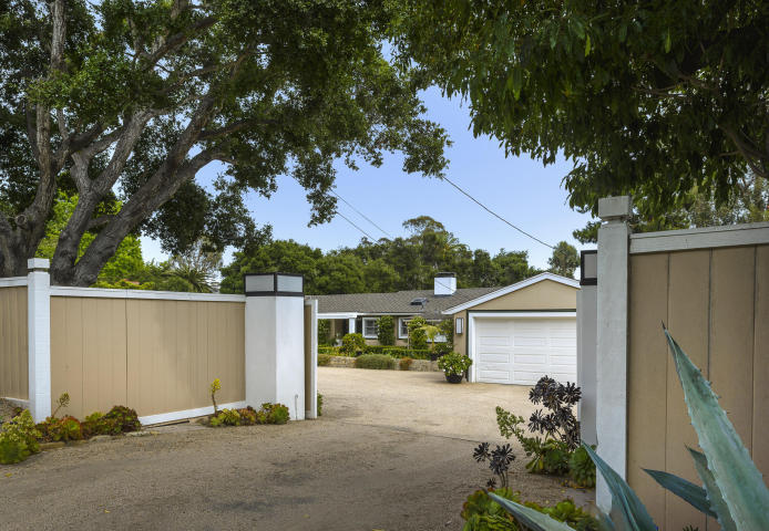 244 Hot Springs Road Santa Barbara, CA 93108 - Photo 8 of 36 Gate Entrance