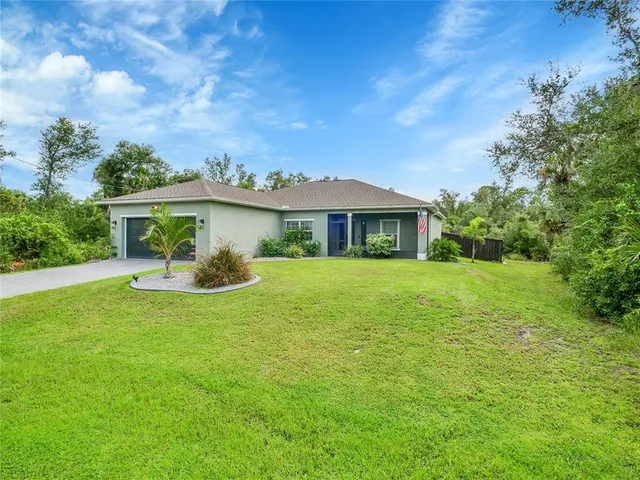 a view of a house with a yard
