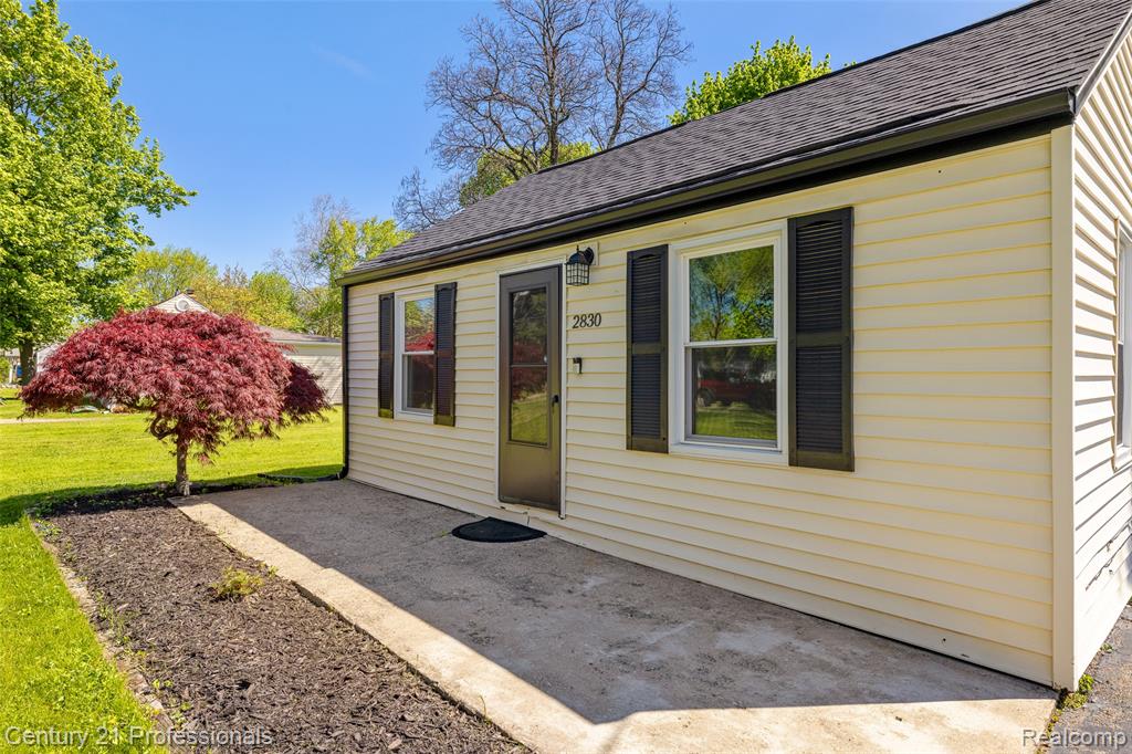 2830 Deland Road Waterford, MI 48329 - Photo 33 of 35