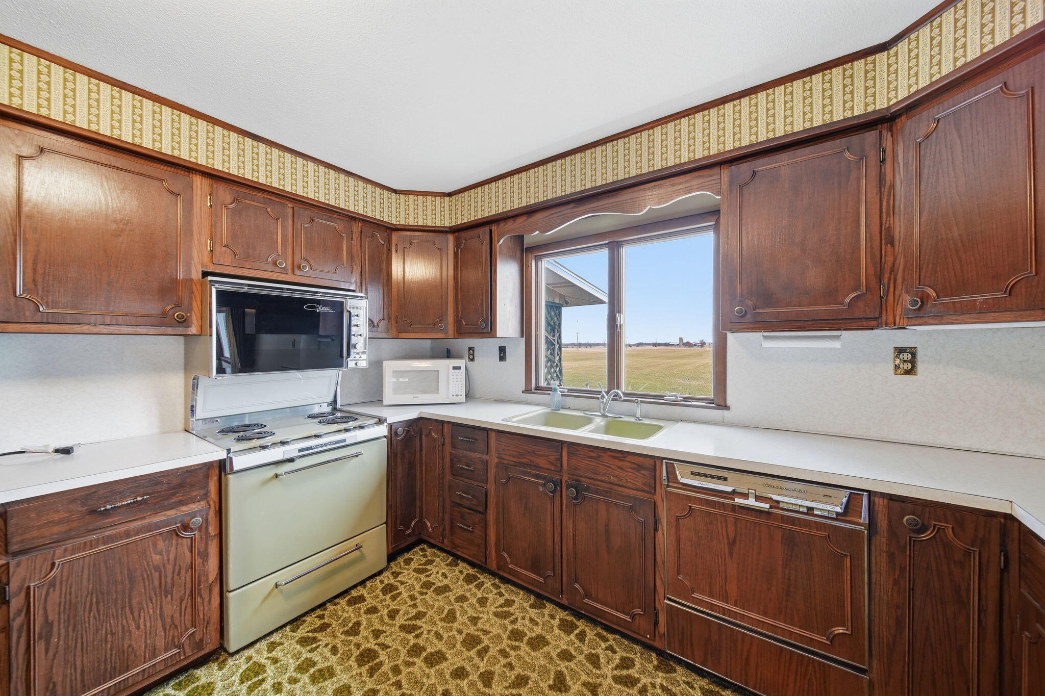 14940 Medina Road Hudson, MI 49247 - Photo 14 of 60 Kitchen