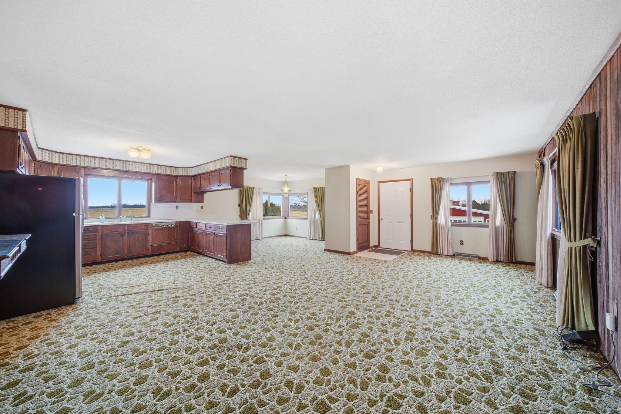 14940 Medina Road Hudson, MI 49247 - Photo 4 of 60 Family/ Kithen/ Dining