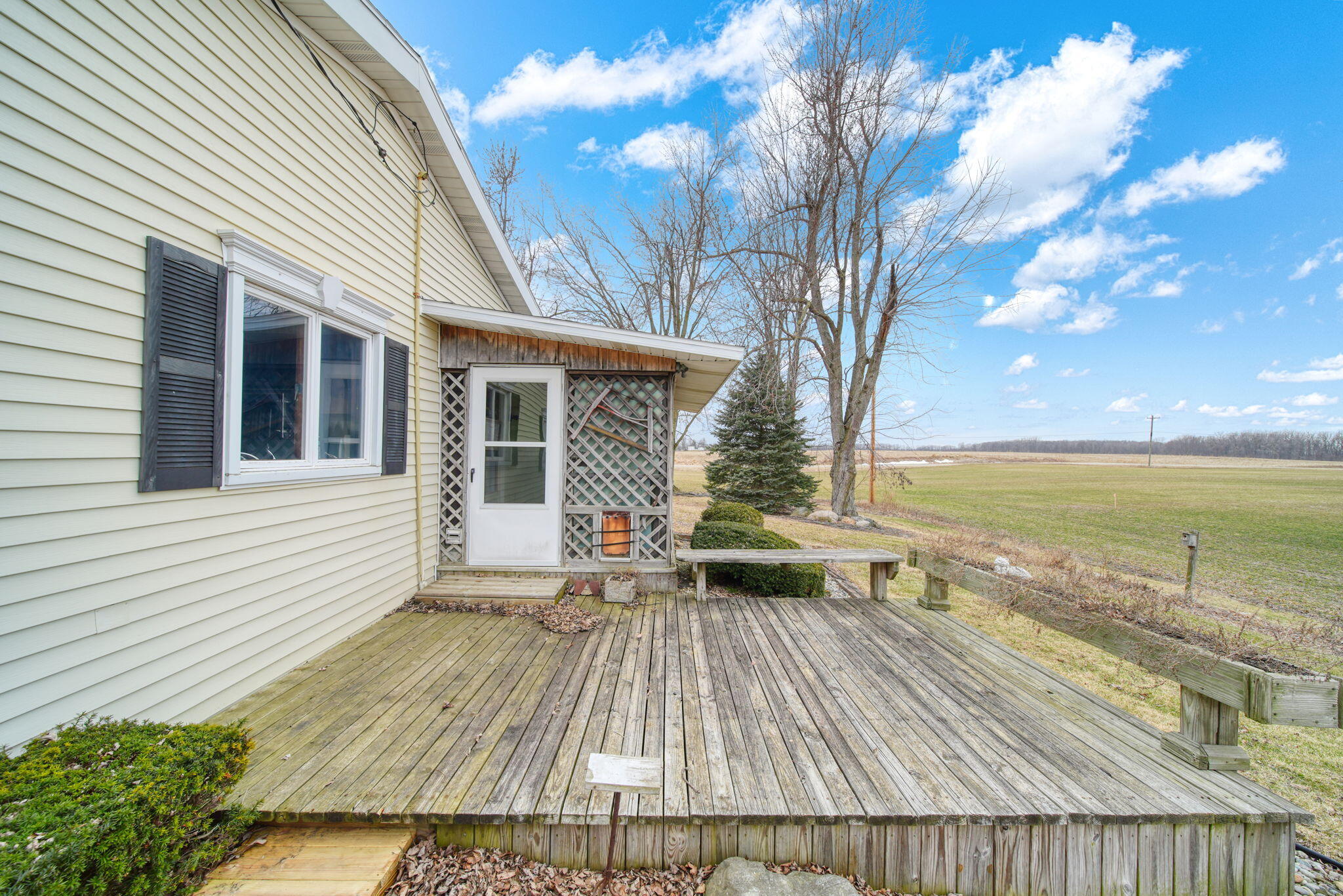 14940 Medina Road Hudson, MI 49247 - Photo 41 of 60 Back Deck