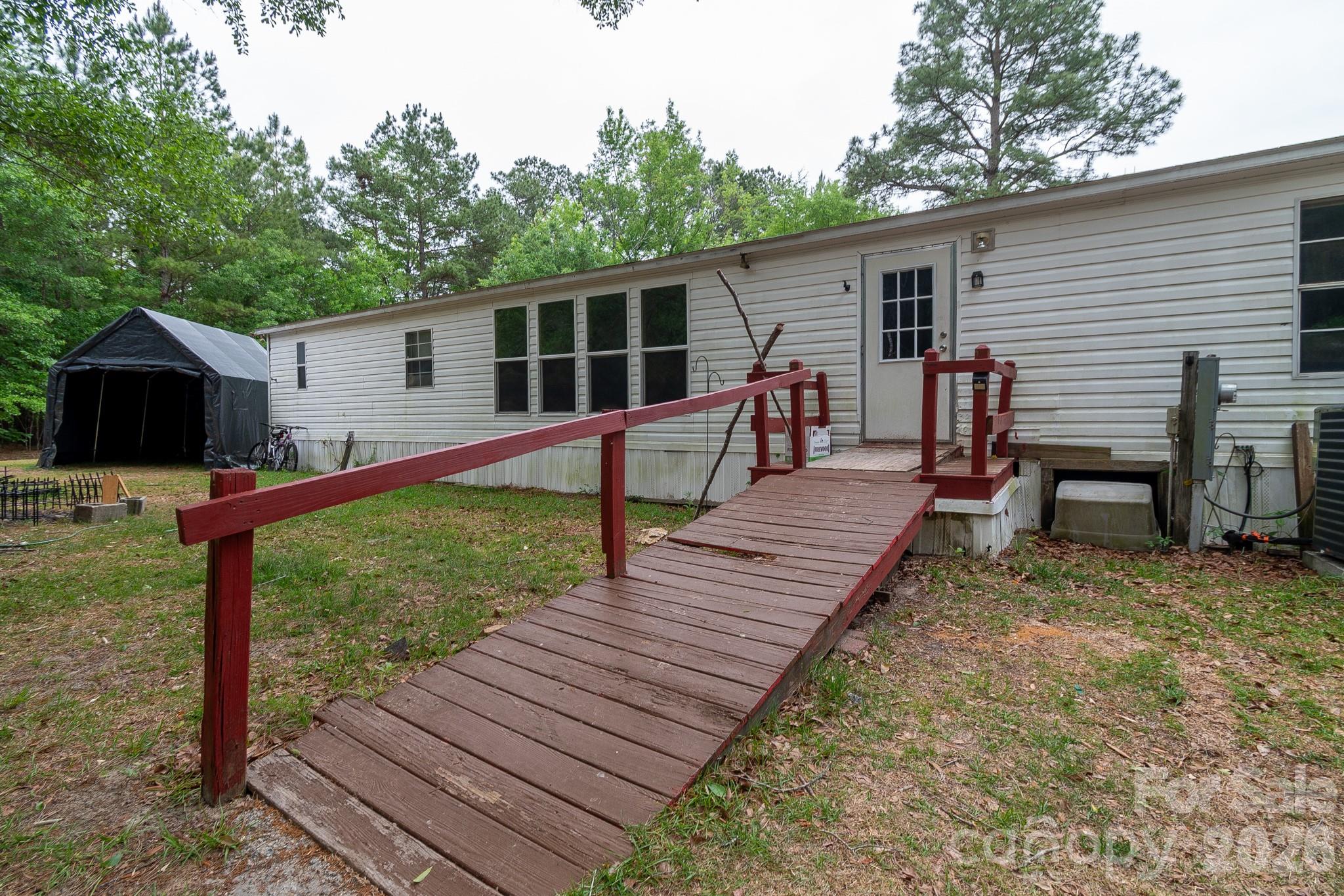 3133 Magnolia Road Bennettsville, SC 29512 - Photo 27 of 41 a front view of a house with garden