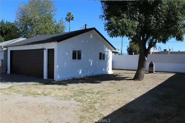 a house view with a outdoor space