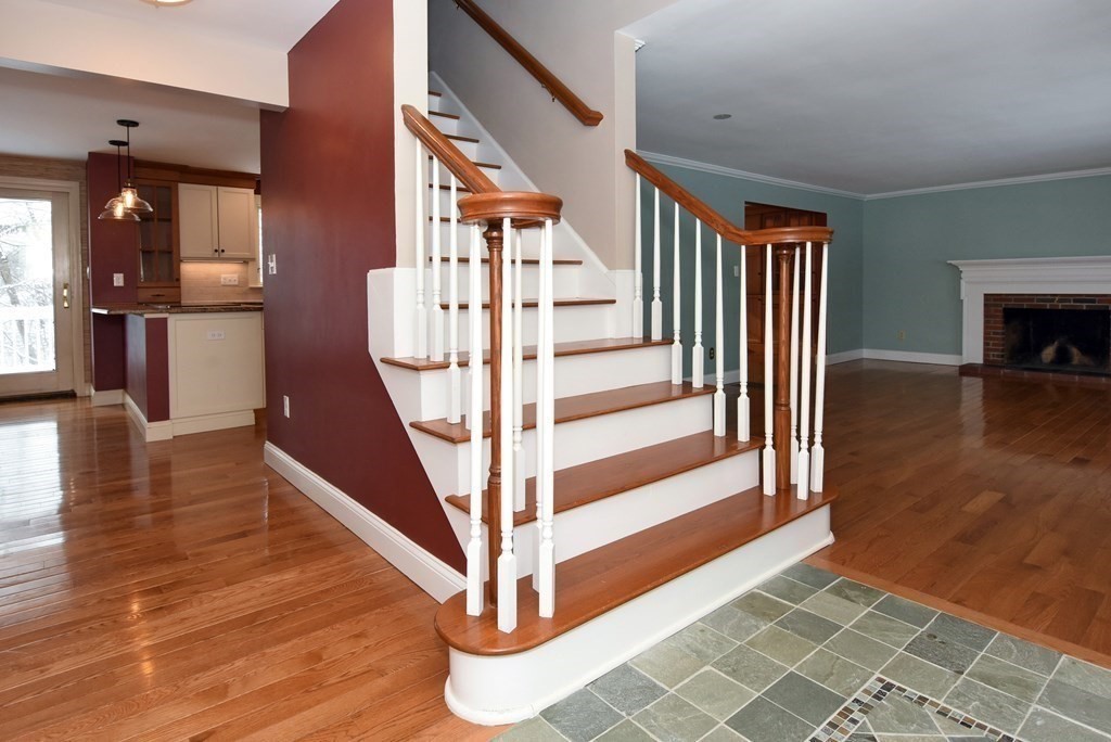 17 Rockland Road Danvers, MA 01923 - Photo 4 of 38 Gallery Image 4
