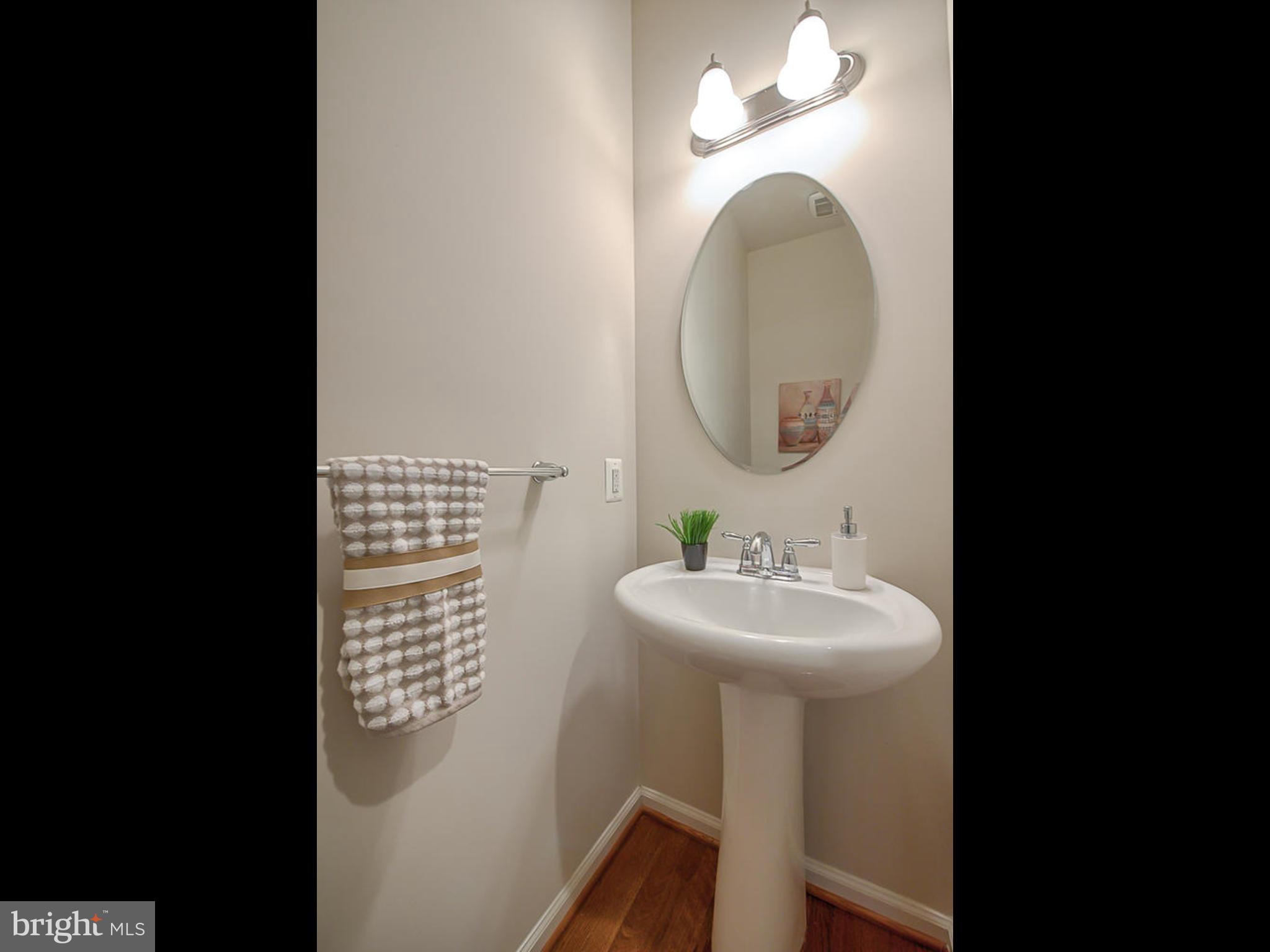 9159 Bealls Farm Road Frederick, MD 21704 - Photo 11 of 30 1st floor half bath.