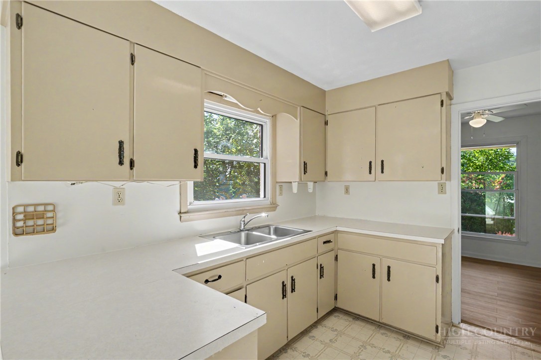 632 Queen Street Boone, NC 28607 - Photo 10 of 42 Gallery Image 10