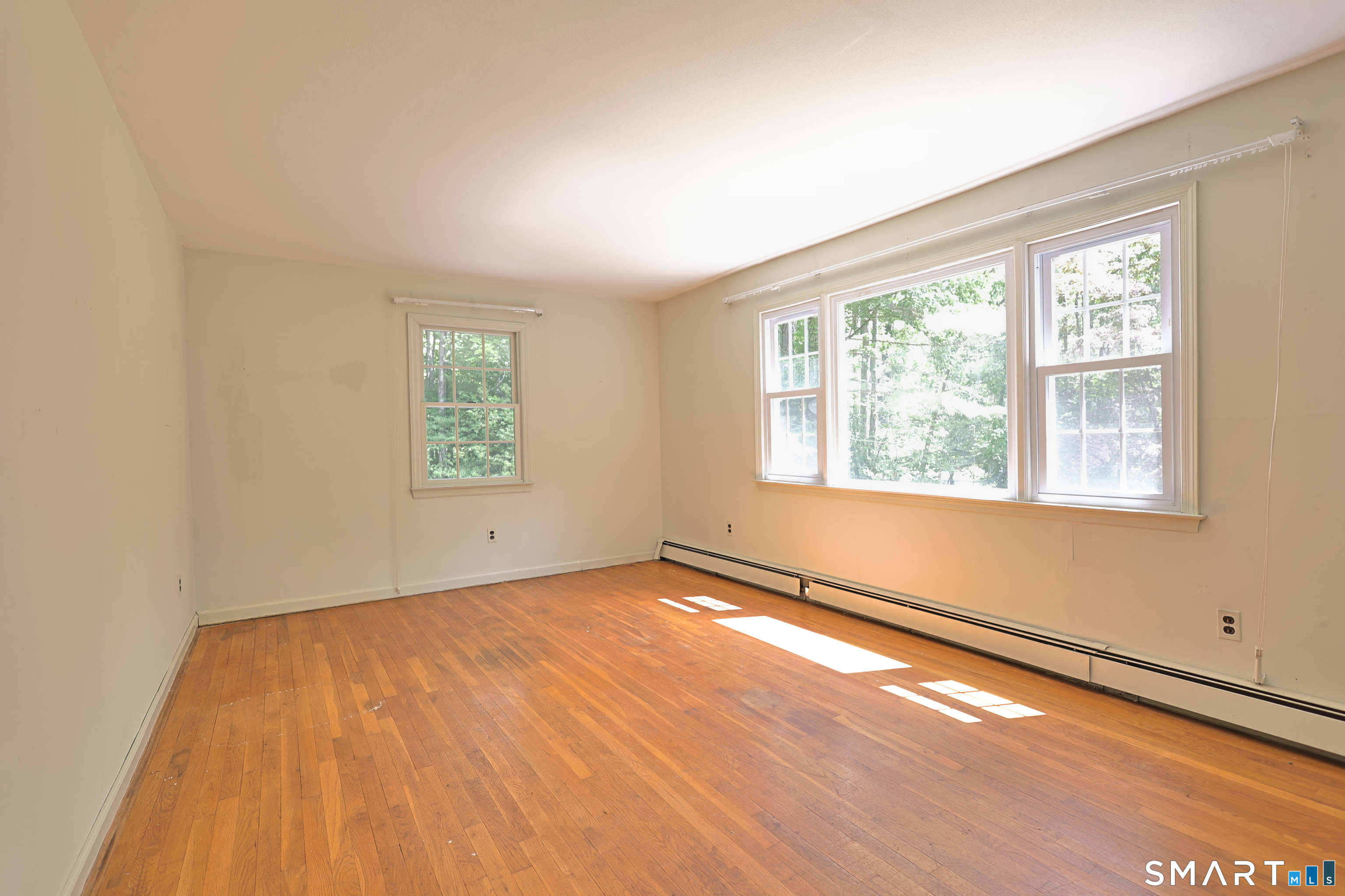 145 Wilton Road East Ridgefield, CT 06877 - Photo 11 of 37 Sunny living room with hardwood floors.