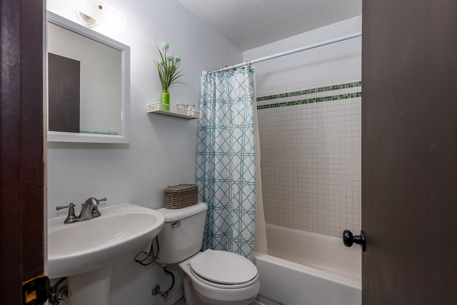2134 Root Street Crest Hill, IL 60403 - Photo 13 of 17 a bathroom with a sink a toilet and shower