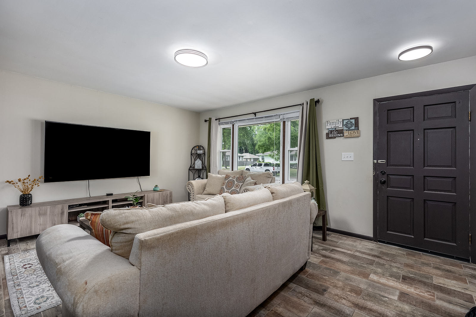 2134 Root Street Crest Hill, IL 60403 - Photo 4 of 17 a living room with furniture and a flat screen tv