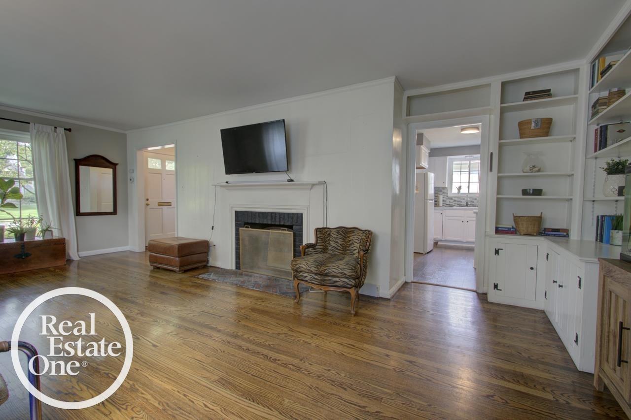 212 Moross Road Grosse Pointe Farms, MI 48236 - Photo 8 of 47
