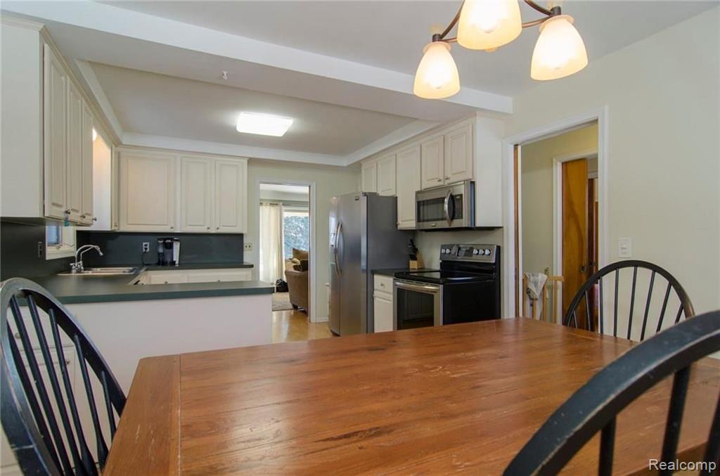 28383 Westerleigh Road Farmington Hills, MI 48334 - Photo 8 of 18
