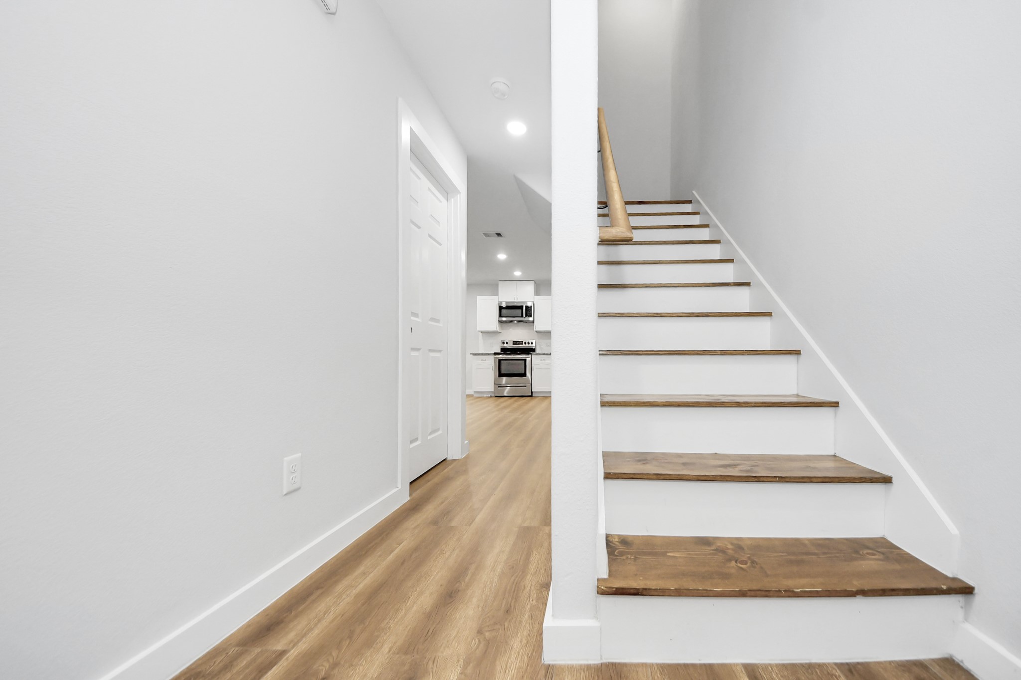 6609 Bacher Street, Unit A Houston, TX 77028 - Photo 20 of 33 a view of entryway